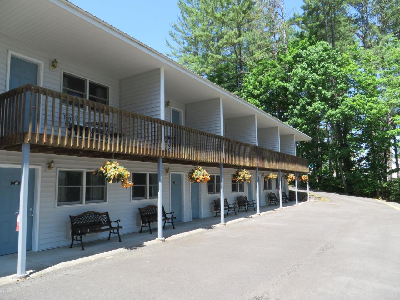 Bayside Inn&Marina Cooperstown Bagian luar foto